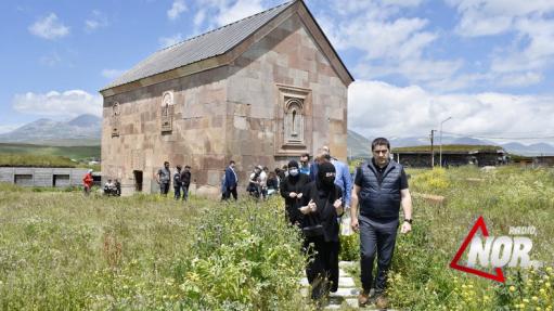 Վրաստանի խորհրդարանի նախագահն այցելել է Վահան Տերյանի տուն-թանգարան, հայկական եկեղեցի