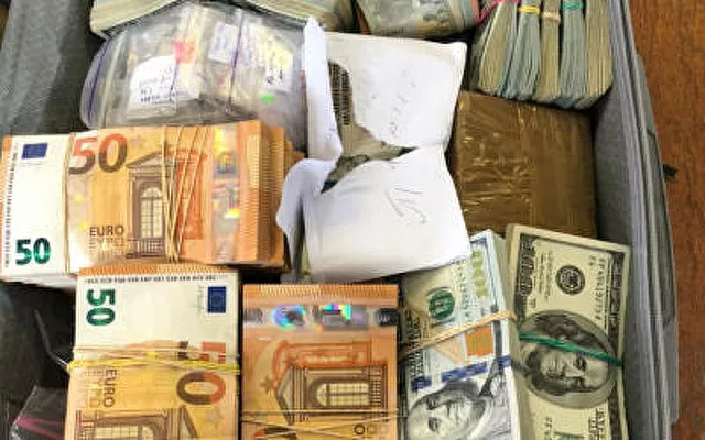 Ուկրաինացի դիվանագետը փորձել է երկրից 1 միլիոն դոլարի եվրո, դոլար, ոսկի և զարդեր դուրս բերել