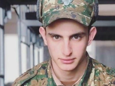 Թշնամու գնդակից զոհված զինվոր Արշակ Սարգսյանը Ագարակ համայնքից էր, ամռանն էր զորակոչվել ու մեծ սիրով մեկնել ծառայության