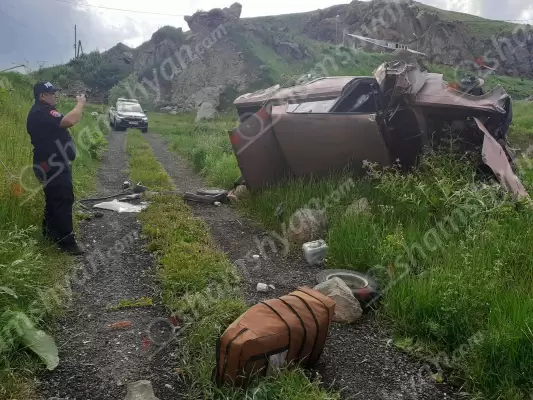 Ավտովթար Սյունիքի մարզում․ «ՎԱԶ 2107»-ը «Բոչկի ձոր»-ի հատվածում բախվել է երկաթե արգելապատնեշներին ու կողաշրջված հայտնվել ձորում․ կա վիրավոր
