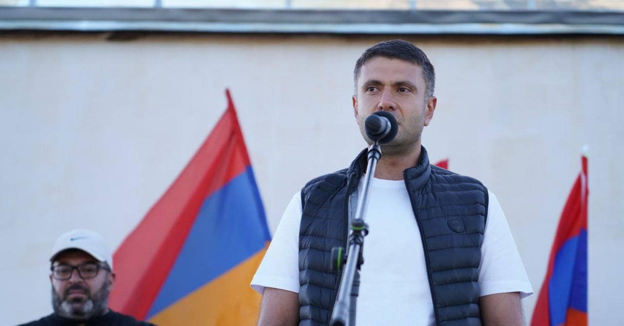 Մենք միայնակ ենք թշնամու առաջ. Պետրոսյան