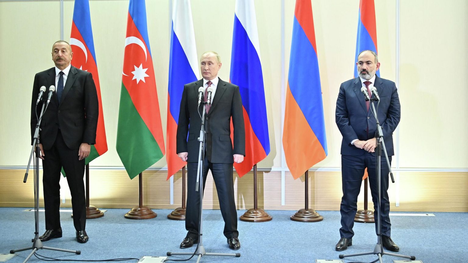 Трехсторонняя встреча с участием Пашиняна и Алиева на полях неформального саммита СНГ не планируется: Песков