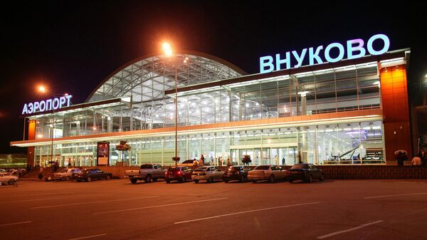 «Բարև ձեզ» և «Գամարջոբա». «Վնուկովո» օդանավակայանում ուղևորներին կողջունեն նաև հայերենով ու վրացերենով