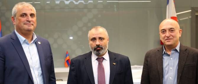 Արցախի ԱԳ նախարարն այցելել է ՀԲԸՄ գրասենյակ