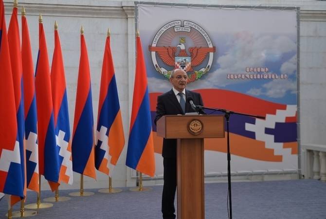 Եռատոնի կապակցությամբ Բակո Սահակյանը պետական բարձր պարգևներ է հանձնել