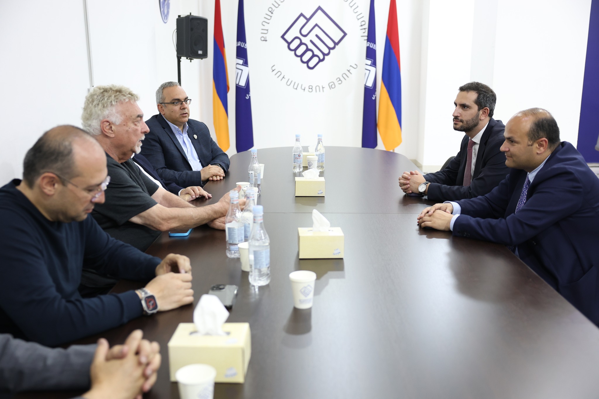 ՔՊ-ի և Ռամկավար ազատական կուսակցության ներկայացուցիչները քննարկել են Հայաստանի արտաքին քաղաքական առաջնահերթությունները