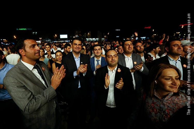 «Յուրաքանչյուր հայ, վստահ եմ, իր սրտում յուրահատուկ տեղ ունի Գյումրիի համար». քաղաքապետ Հրաչյա Սարգսյանը մասնակցել է «Սիմֆոնիկ-Ռեինկարնացիա» համերգին