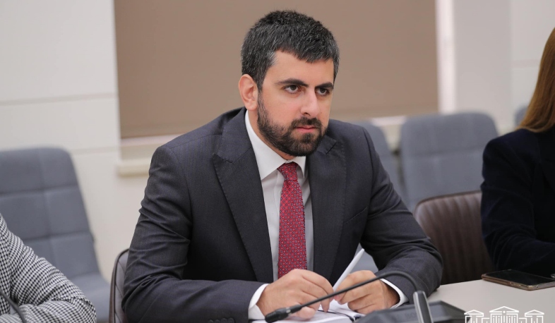 ԵԱՏՄ-ից դուրս գալու հարցով հանրաքվե չի կարող լինել. Խանդանյանը՝ Գալուզինի հայտարարության մասին