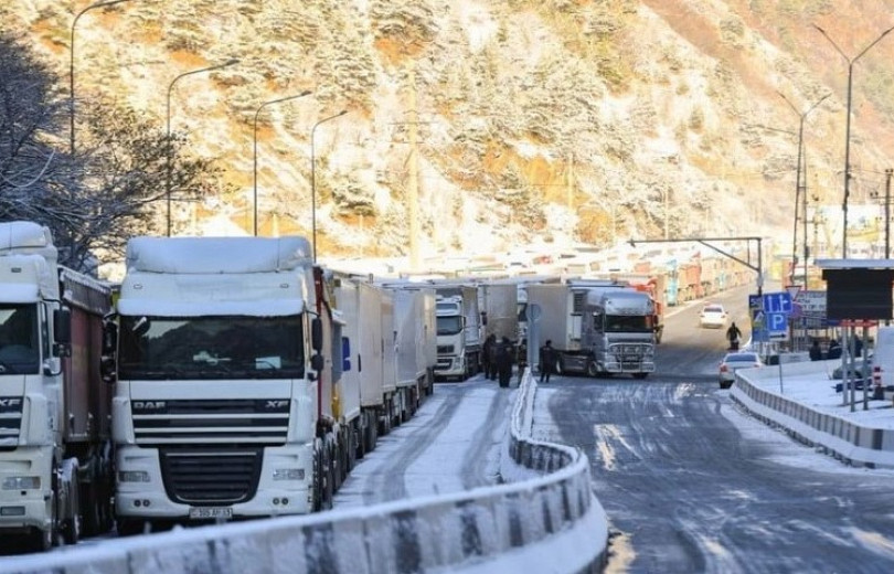 Վերին Լարսի ճանապարհին խցանում է առաջացել