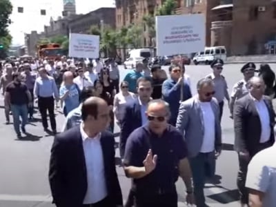 Փաստաբանները բողոքի քայլերթ են սկսել դեպի Եվրամիության հայաստանյան գրասենյակ (ուղիղ)