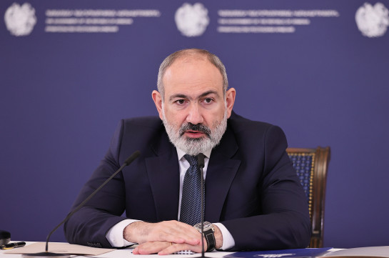 Փոքր համայնքներում ճնշումը մեծ է. համայնքն ուզում է որոշել՝ դու կհագնես սև, դու՝ սպիտակ, կոշիկդ լինի ծիծակ. Փաշինյան
