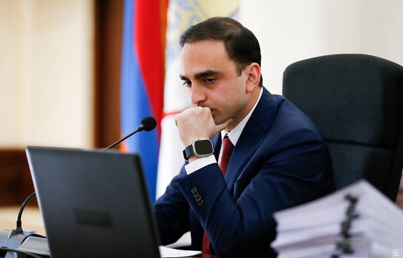 ՔՊ-ականները մտադիր են Ավինյանի աշխատավարձը հասցնել է 2 մլն դրամի, թաղապետերինը՝ 1.2 մլն դրամի. Մեսրոպ Մանուկյան