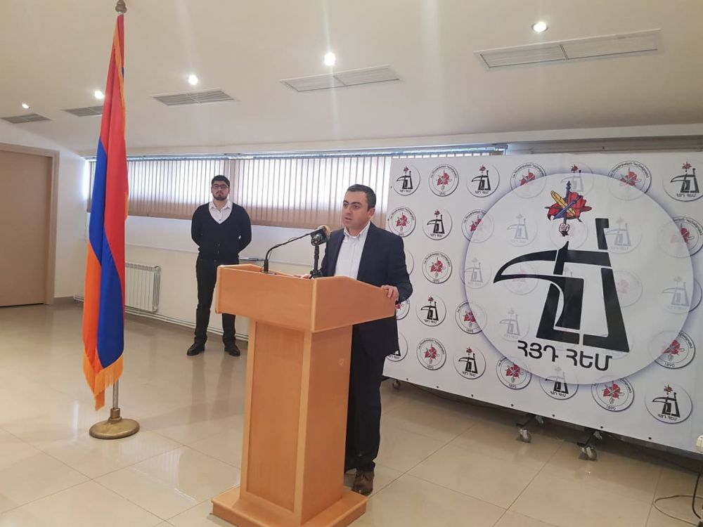 Երբ շատերը Ստեփանակերտի մերձակայքում սելֆի էին անում, Դաշնակցության երիտասարդները պաշտպանում էին սահմանը. Սաղաթելյան