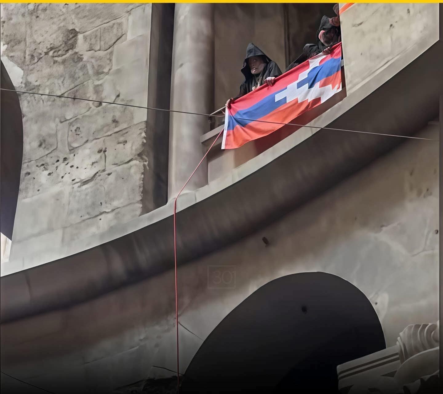 Սուրբ Զատիկի տոնակատարությունների ընթացքում Երուսաղեմի Սուրբ Հարության տաճարում բարձրացվել է Արցախի դրոշը