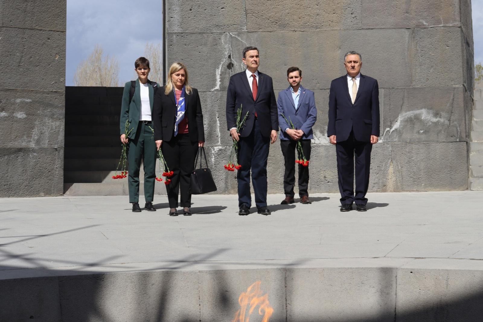 Շվեյցարիայի արտաքին գործերի դաշնային դեպարտամենտի պետքարտուղարի տեղակալն այցելել է Հայոց ցեղասպանության հուշահամալիր