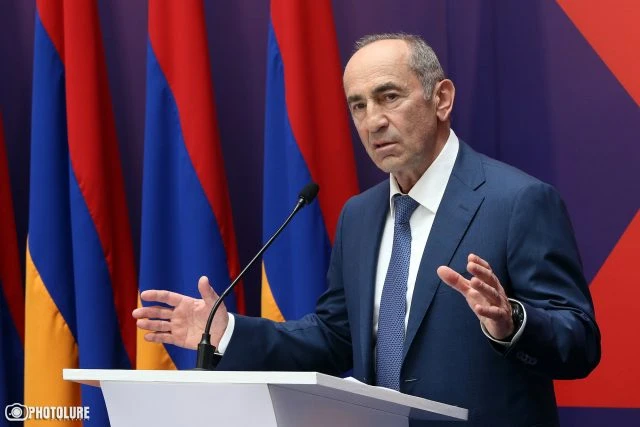 Վաղ առավոտյան Ռոբերտ Քոչարյանին տարել են Հակակոռուպցիոն կոմիտե