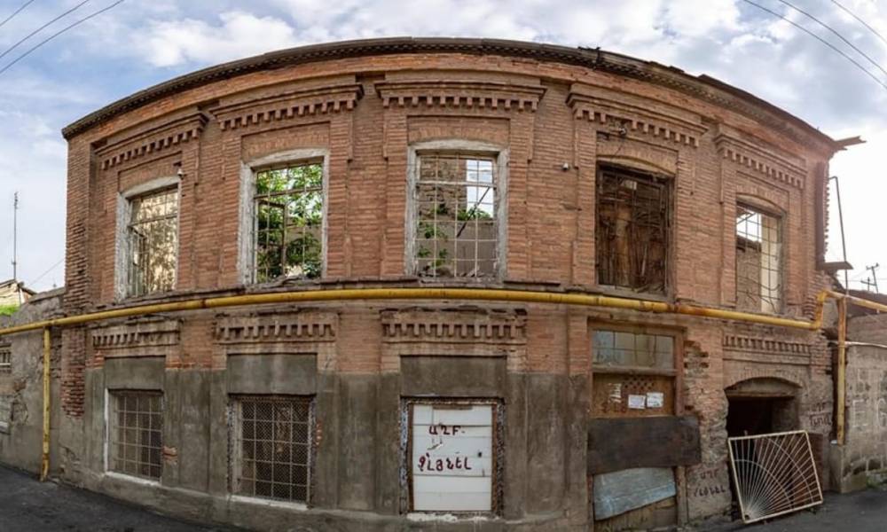 Երևան քաղաքում հուշարձան-շենքերի վերաբերյալ խնդիրներն ավելի լայն թափով լուծումներ են սկսելու ստանալ. Ավինյան