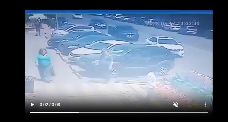 Ինչպես է վարչապետի որդին՝ Աշոտ Փաշինյանը դուրս նետվում ավտոմեքենայից (տեսանյութ)