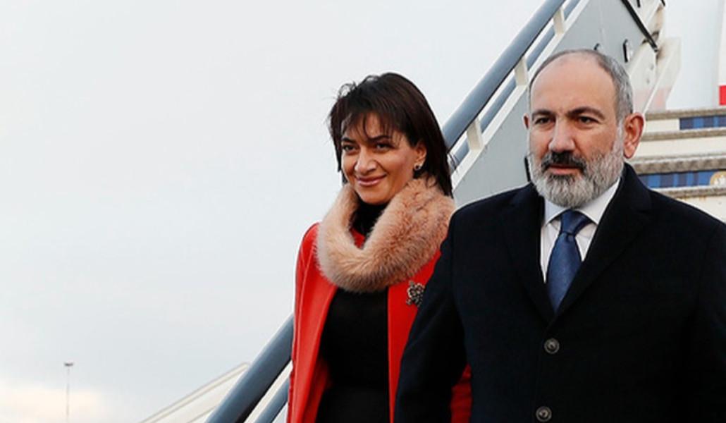Փաշինյանը տիկնոջ՝ Աննա Հակոբյանի հետ աշխատանքային այցով մեկնել է Հունաստան