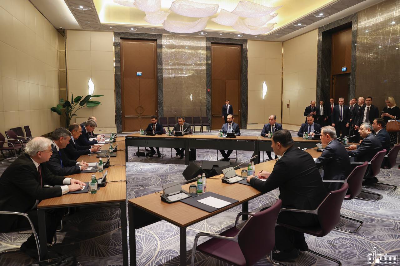 Աստանայում մեկնարկել է Հայաստանի, Ադրբեբանի և Ռուսաստանի արտգործնախարարների հանդիպումը