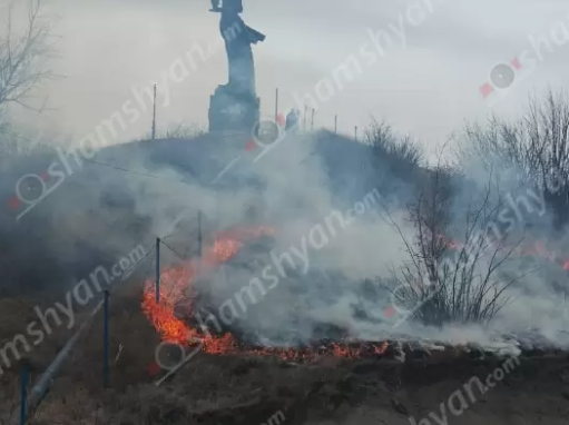 Կանխվել է Գյումրիում հայտնի «Սև Բերդ» հուշահամալիրի մոտ առաջացած կրակի տարածումը