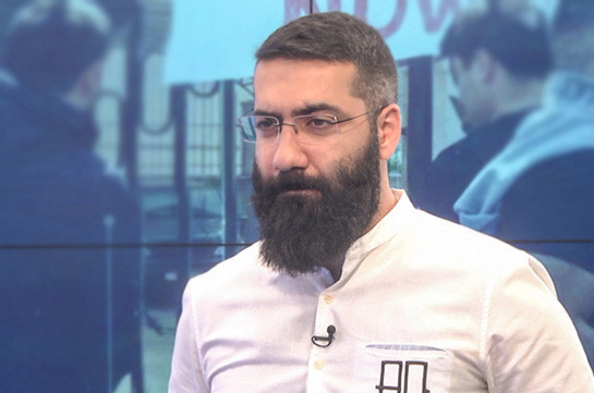 ՔԿ աշխատակիցները այցելել են «Ադեկվադ» միաբանության առաջնորդ Արթուր Դանիելյանի տուն՝ խուզարկության