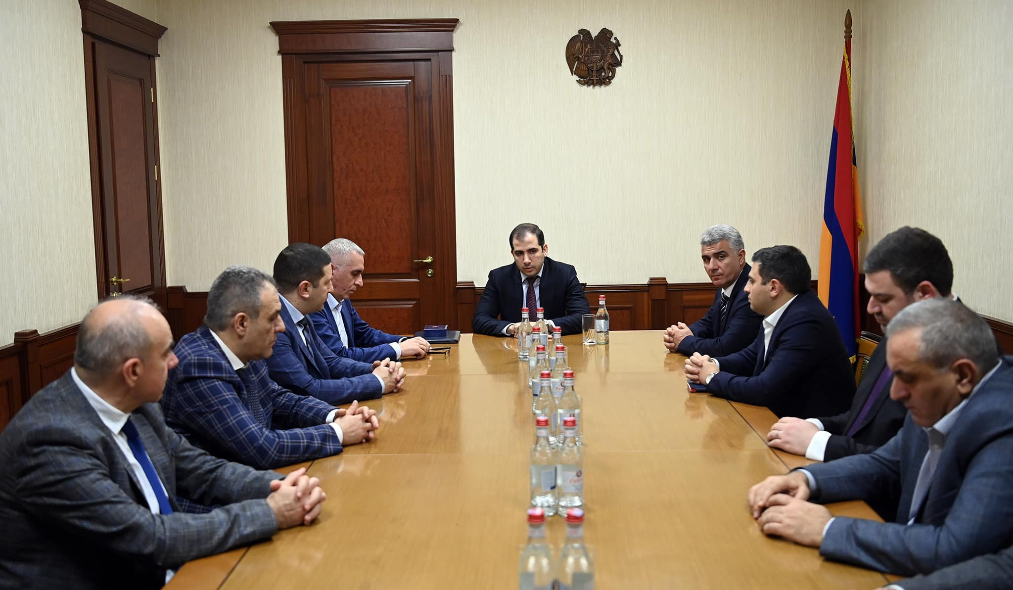 Էդուարդ Հակոբյանը կոմիտեի անձնակազմին է ներկայացրել ՊԵԿ նախագահի առաջին տեղակալ Վրեժ Մխիթարյանին