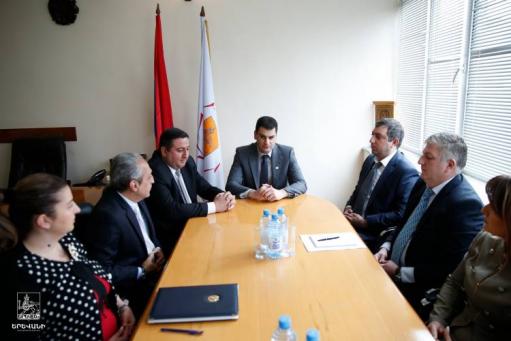 Հրաչյա Սարգսյանը ներկայացրել է Նորք-Մարաշ վարչական շրջանի նոր ղեկավարին