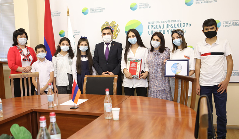 «Օզոնը մեր կյանքում» ֆիլմերի մրցույթում հաղթող աշակերտները հանդիպել են ՇՄ նախարարի հետ