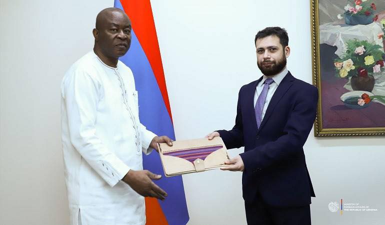 Կոստանյանը հուսով է, որ դեսպան Տապսոբան կգործադրի բոլոր ջանքերը ՀՀ-ի և Բուրկինա Ֆասոյի միջև հարաբերությունների ամրապնդման ուղղությամբ