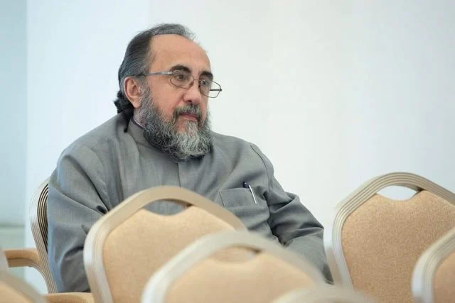 Հայոց պատմության 7-րդ դասարանի դասագրքում հերոսներին հակահերոս են դարձրել, հակահերոսներին՝ հերոս. Միքայել Սրբազան