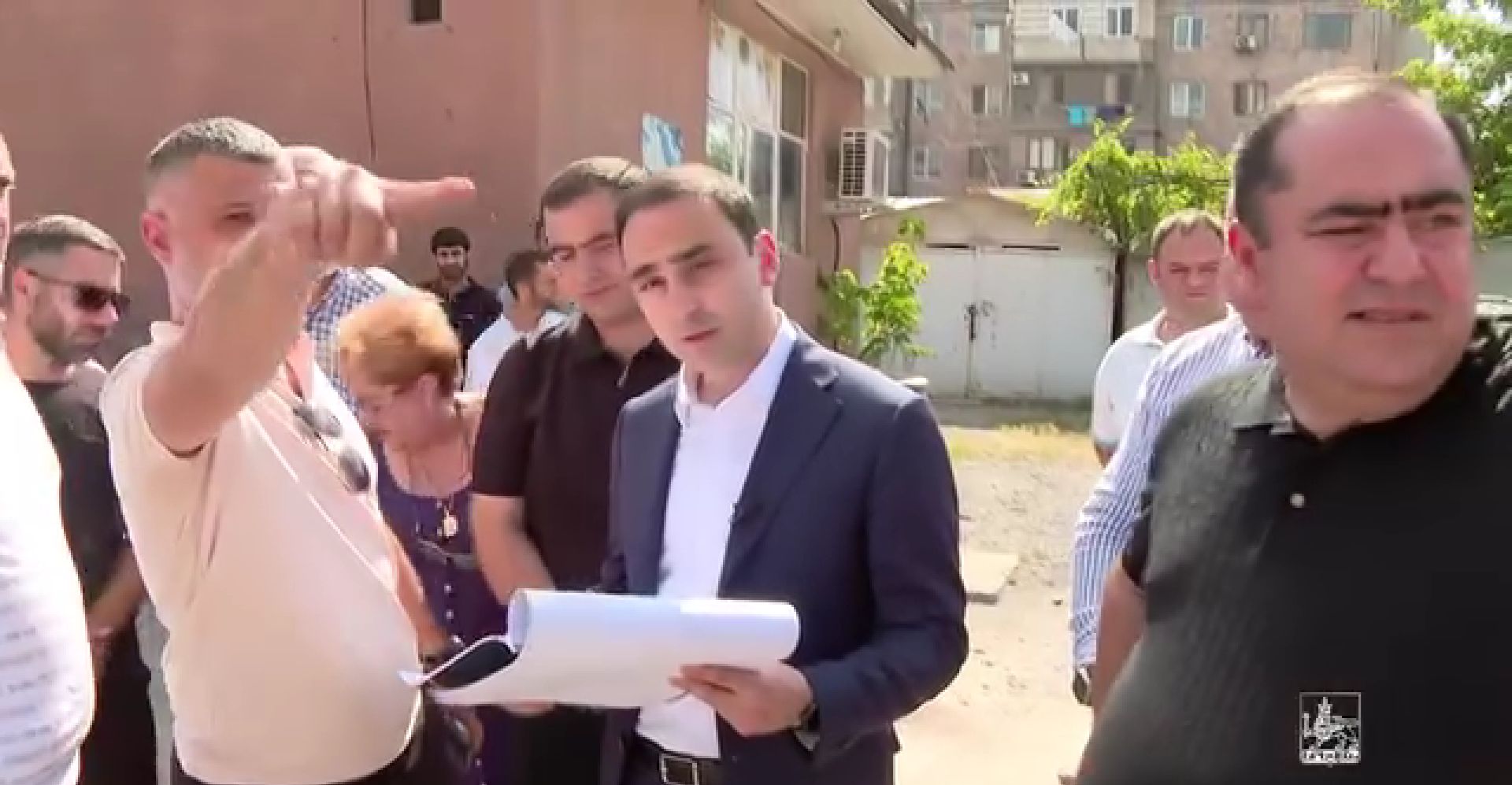 Էրեբունի վարչական շրջանում ընդհանուր առմամբ ավելի քան 260 ավտոտնակներով ու ցանկապատված տարածքներով փակված անհարմար բակեր են մաքրվել. Ավինյան