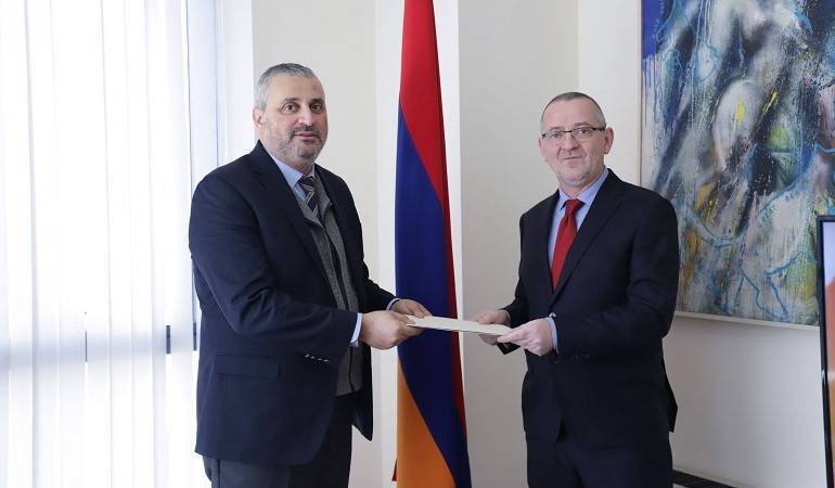 Սլովենիայի նորանշանակ դեսպանն իր հավատարմագրերի պատճենը հանձնեց Մնացականյանի տեղակալին