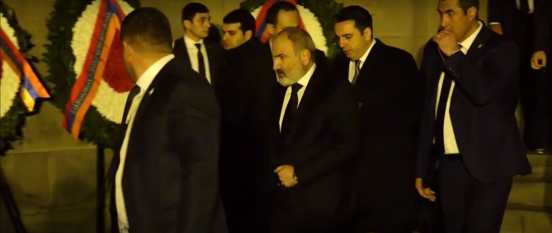 Փաշինյանն Ալեն Սիմոնյանի հետ ներկա է գտնվել Բաբկեն Արարքցյանի հոգեհանգստի արարողությանը (տեսանյութ)