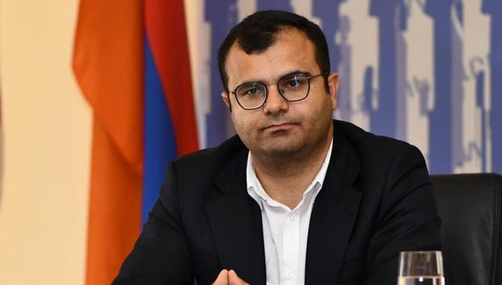 Քաղաքապետի խոսնակը «բամբասանք» է որակել Նաիրա Զոհրաբյանի այն հայտարարությունը, որ հակաքոչարյանական թռուցիները տարածել են քաղաքապետարանի աշխատակիցները