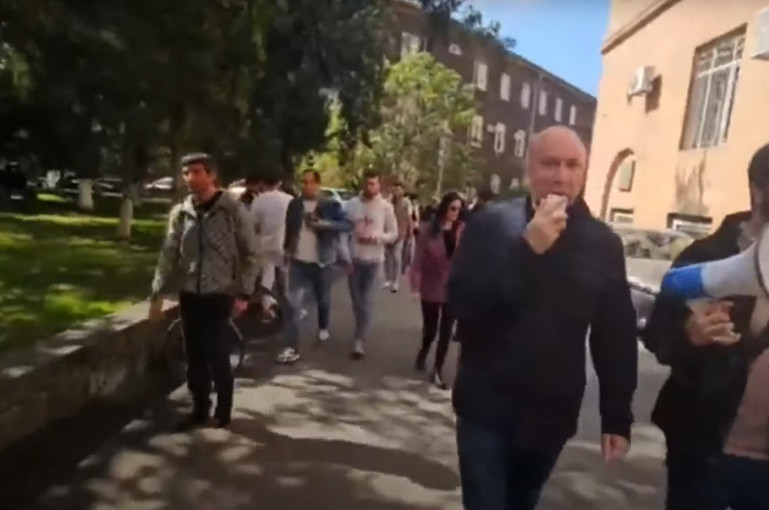 Փաշինյանը տեղյակ է Սյունիքում սպասվող զարգացումների մասին․ Թևանյանը ուսանողներին դասադուլի կոչ արեց