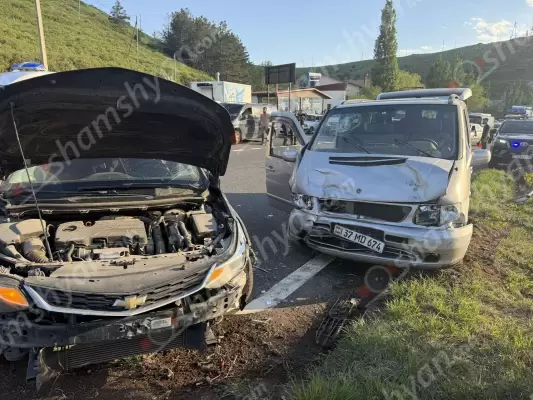 Ավտովթար Կոտայքի մարզում. «Չայնիի» ոլորաններում բախվել են «Mercedes» ու «Chevrolet»-ն. կա 7 վիրավոր