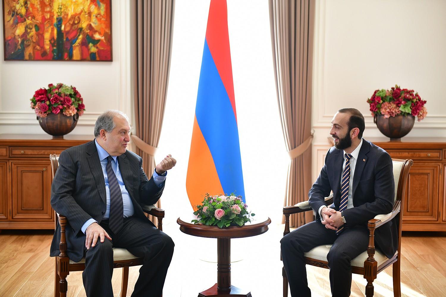 «Հրապարակ». «Տրետի պալյոտ նա լունու»