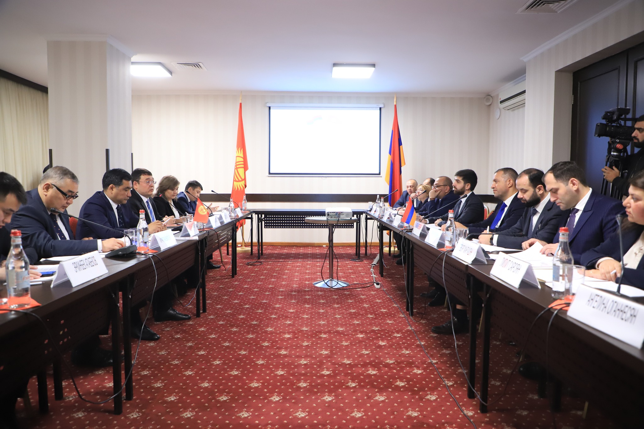 Երևանում կայացել է Տնտեսական համագործակցության հայ-ղրղզական միջկառավարական հանձնաժողովի առաջին նիստը