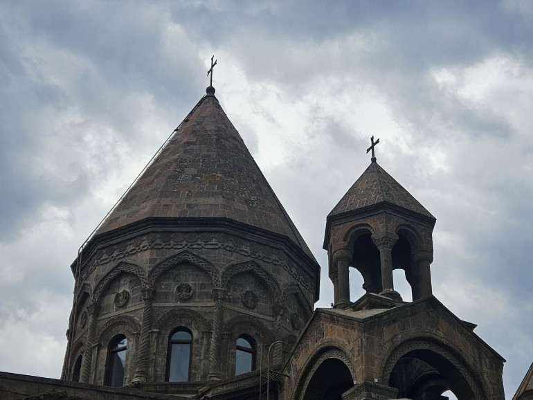 Մայր Աթոռ Սուրբ Էջմիածինը խստորեն դատապարտում է Կովկասի մուսուլմանների վարչության հայտարարությունը, որով փորձ է արվում արդարացնել Ադրբեջանի իշխանությունների կողմից Արցախի հայկական հոգևոր-մշակութային ժառանգության ոչնչացումը