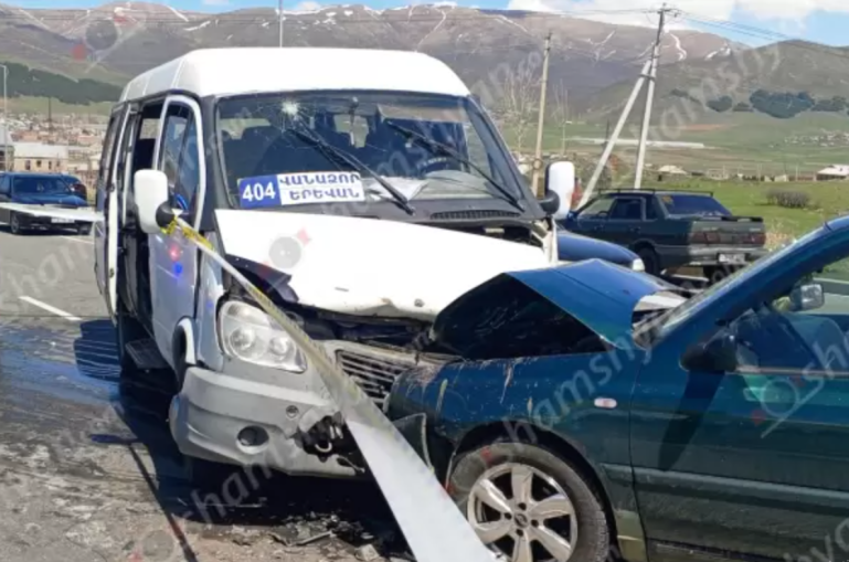 Ապարանում բախվել են Վանաձոր-Երևան «ГАЗель»-ը, «Volkswagen»-ն ու «Lada»-ն. կա 7 վիրավոր