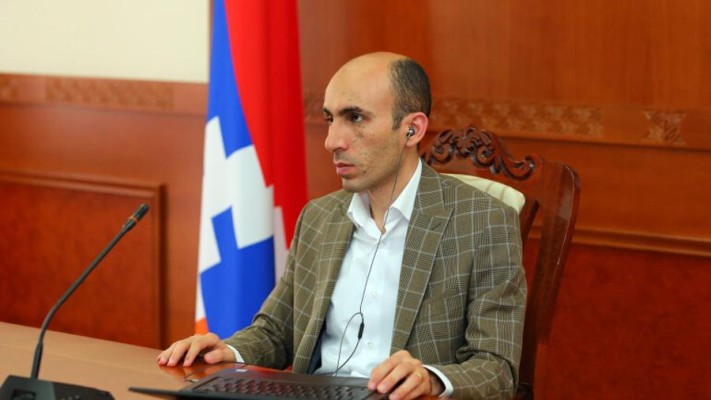 Ինչու՞ չեք ասում ճշմարտությունը, որ արցախյան կողմի պատվիրակությունը պատրաստ էր մեկնել Բրատիսլավա. Բեգլարյանը՝ ՀՀ ԱԳՆ-ին