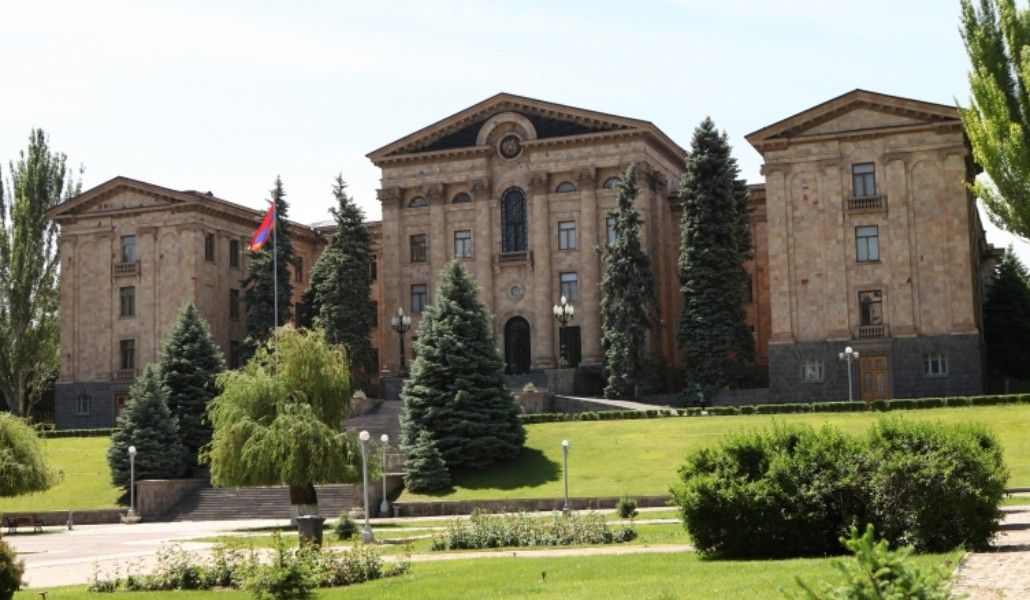 Խորհրդարանական ճեպազրույցներ. ուղիղ