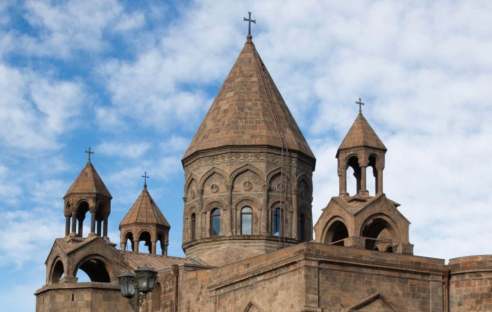 Մայր Աթոռի վրա գրոհողներն ու լրագրողներին հարվածողները կպատժվե՞ն․ «Հրապարակ»