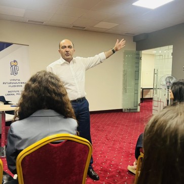 Փաշինյանը անգամ մի նորմալ իրավաբան չունի, որը նրան կբացատրեր՝ ՀԷՑ-ը խլելու գործընթացը հղի է բացառապես նեգատիվ հետևանքներով. Մարուքյան