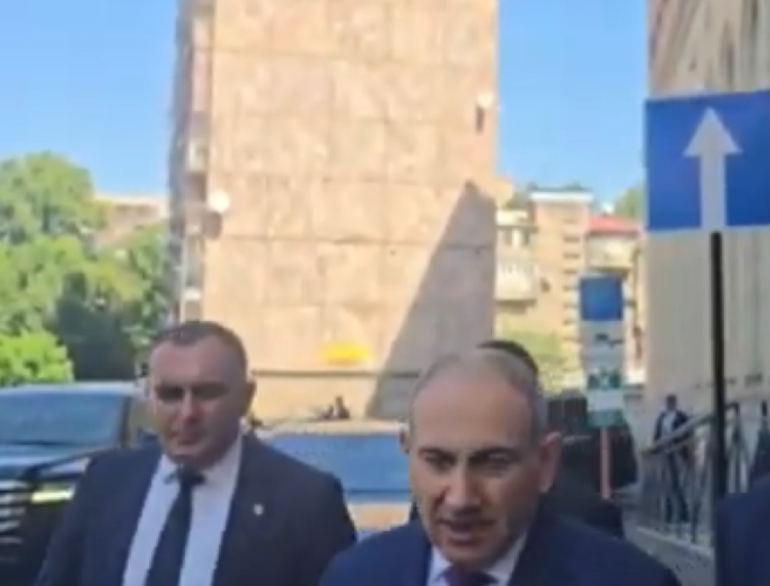 Ասուլիս կտամ, կպատասխանեմ. այսօր ինձ մի հետապնդեք. Փաշինյանը՝ եկեղեցում տիրող իրավիճակի մասին
