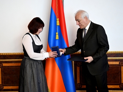 Նախագահ Վահագն Խաչատուրյանը «Մովսես Խորենացի» մեդալով պարգևատրել է Յասմին Դում-Թրագուտին