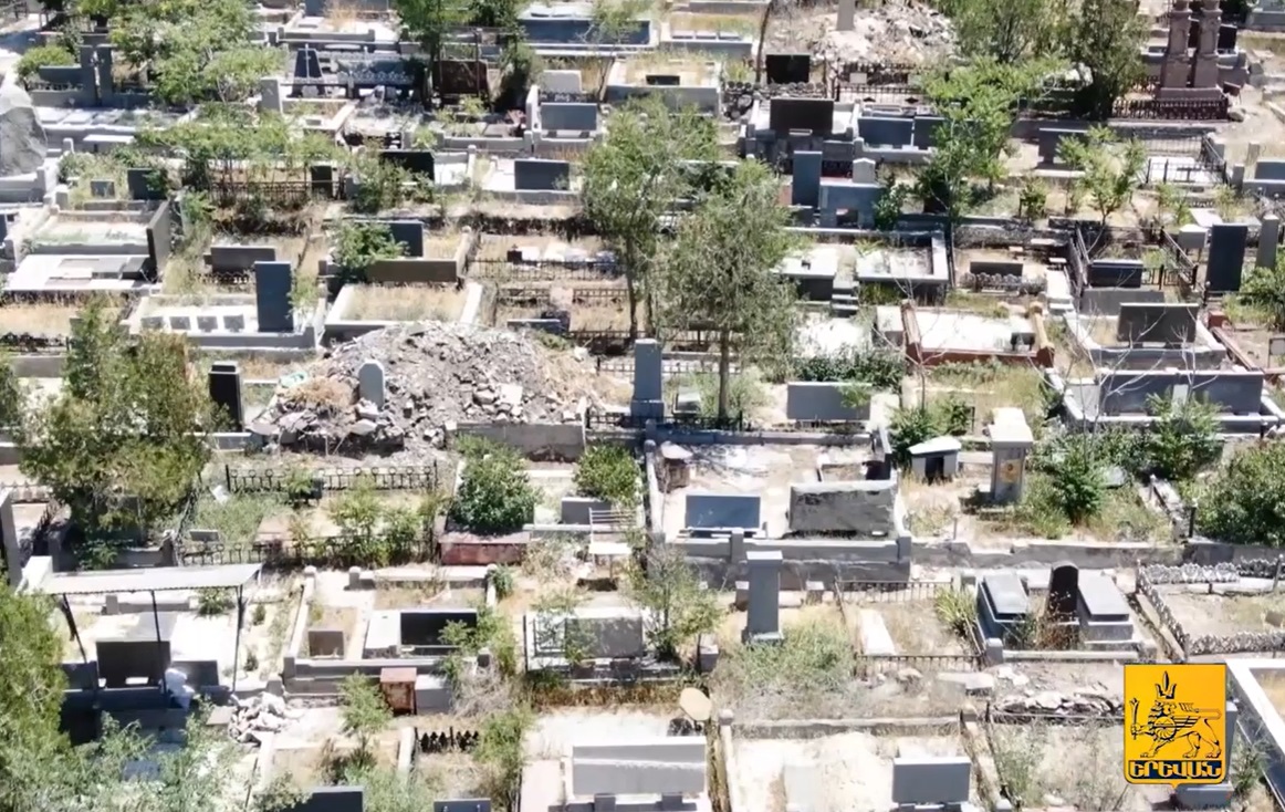 Գերեզմանատները մաքրվում են շուրջ 30 տարի կուտակված շինարարական աղբից․ տեսանյութ