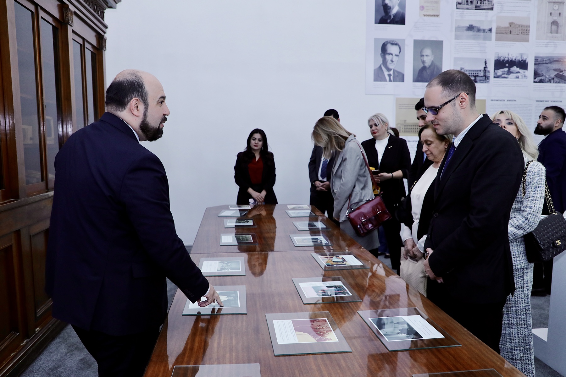 ԿԳՄՍՆ տեղակալը ծանոթացել է ՀՀ կառավարության տան ժամացույցի սրահում ներկայացված ցուցանմուշներին