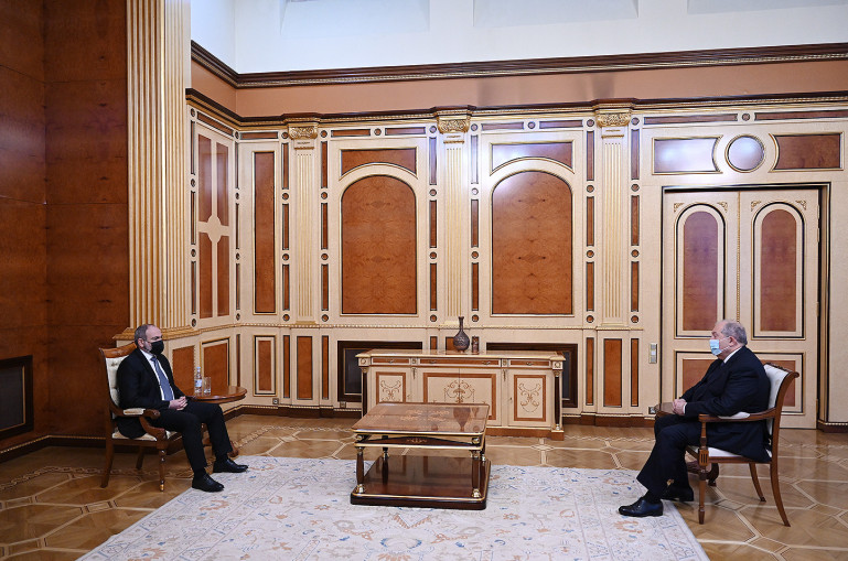 Премьер-министр Пашинян провел встречу с президентом Саркисяном